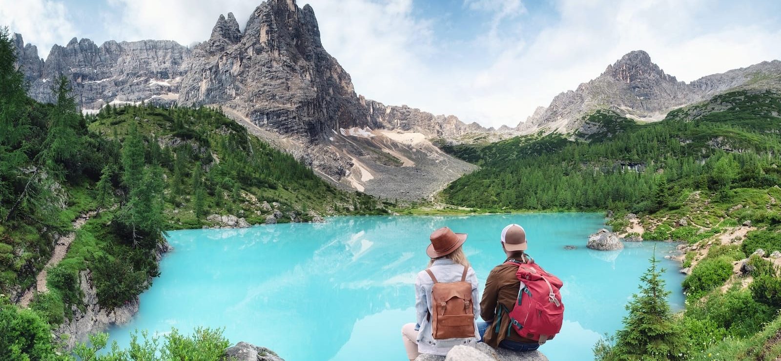 tourist-and-sorapis-lake-in-the-italy-travel-and-2025-03-09-19-38-58-utc tourist-and-sorapis-lake-in-the-italy-travel-and-2025-03-09-19-38-58-utc